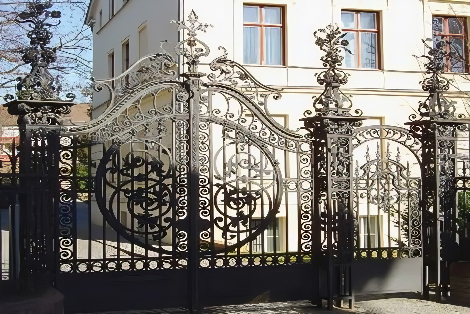 Распашные ворота на заказ в Москве