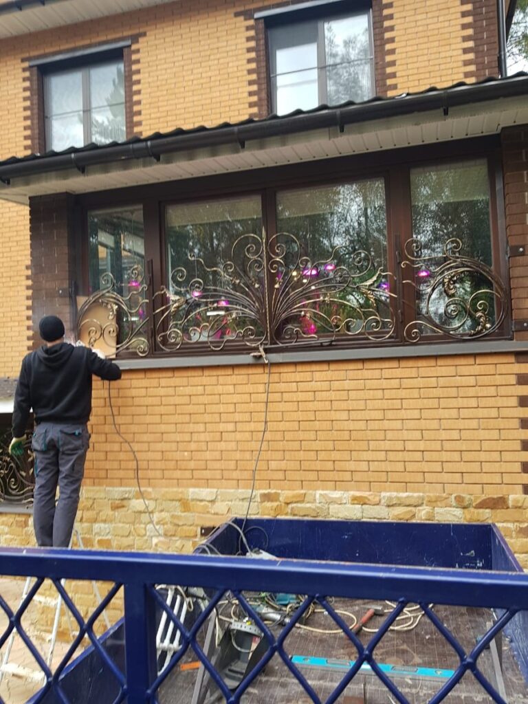 Кованые решётки на окна и балконные ограждения в Серпухове
