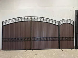 Кованые ворота с элементами ковки и профнастилом